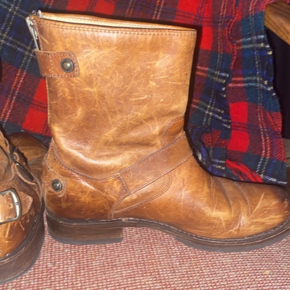 Distressed pair of Frye short boots. Great condition structurally. - Picture 4 of 10
